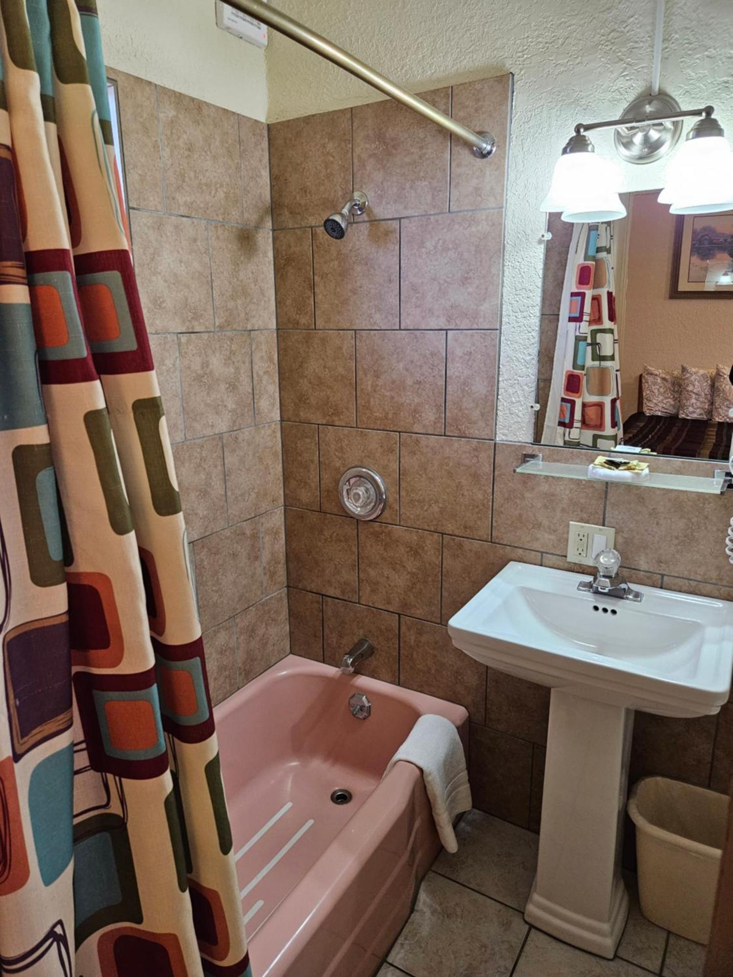 קנון סיטי Travel Inn Motel מראה חיצוני תמונה