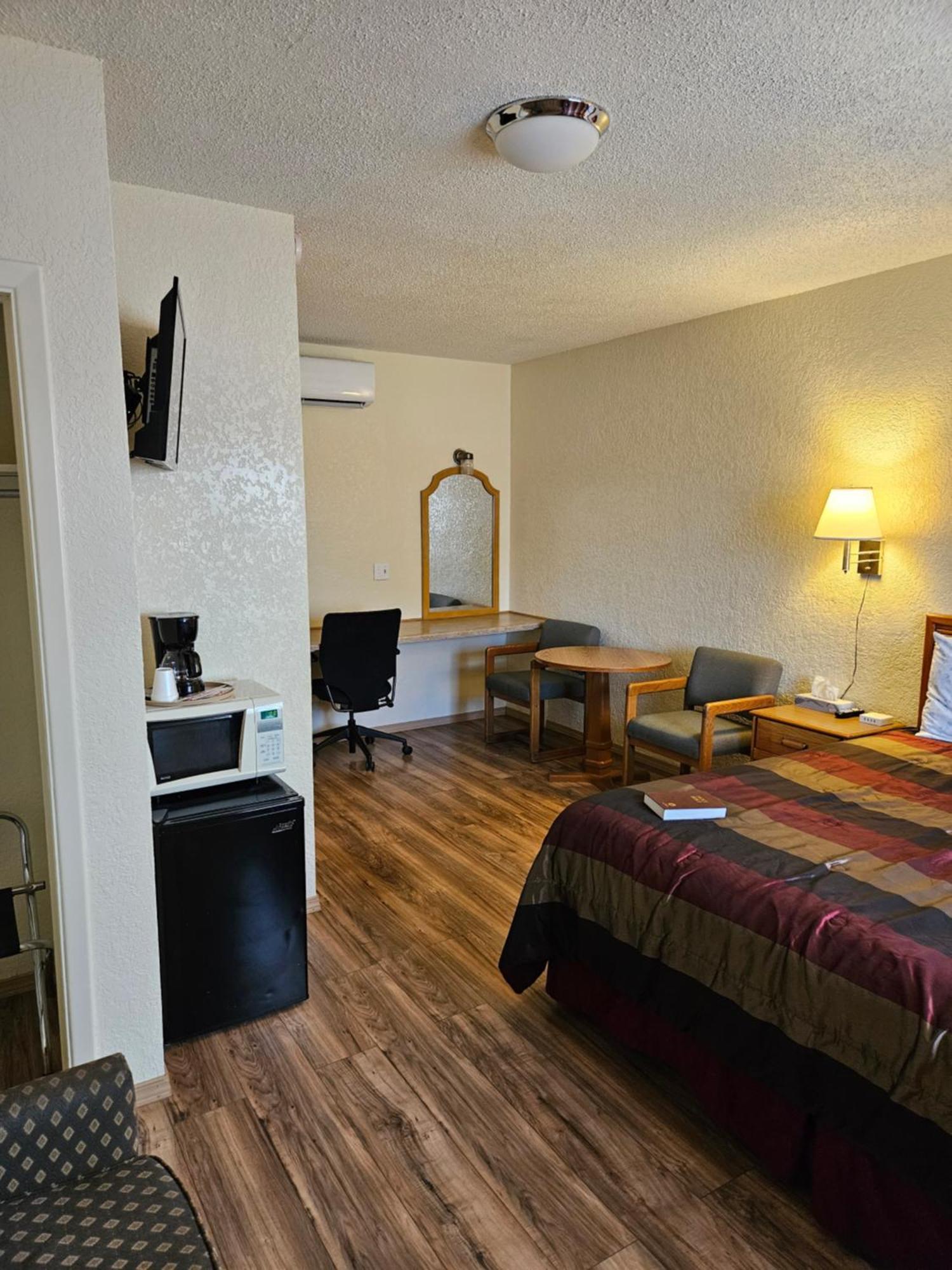 קנון סיטי Travel Inn Motel מראה חיצוני תמונה