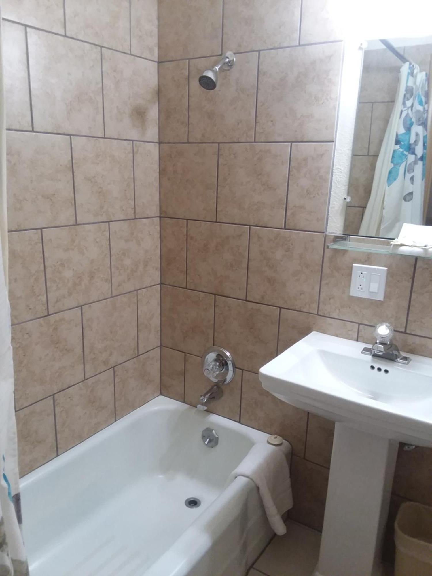 קנון סיטי Travel Inn Motel מראה חיצוני תמונה