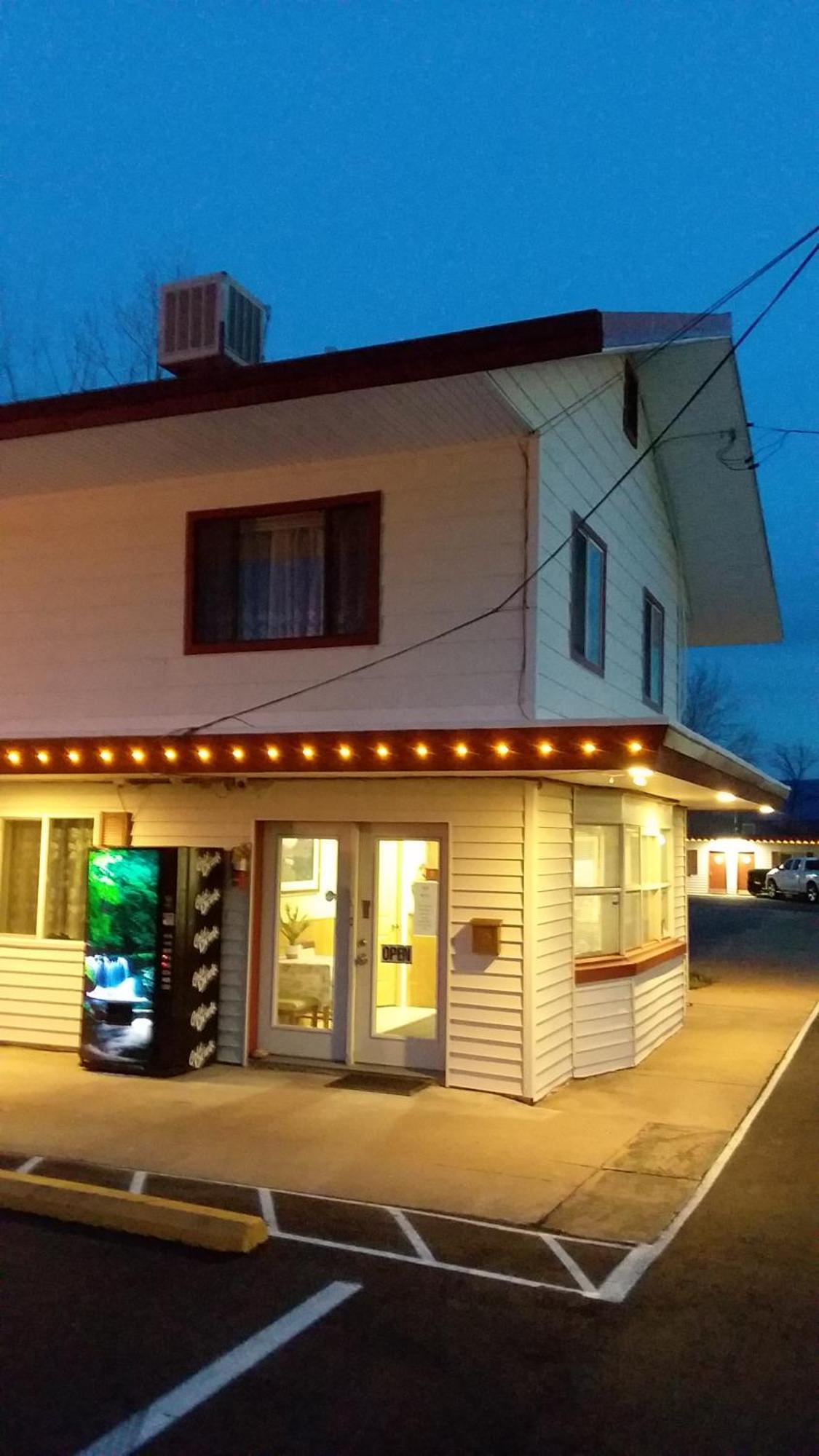 קנון סיטי Travel Inn Motel מראה חיצוני תמונה