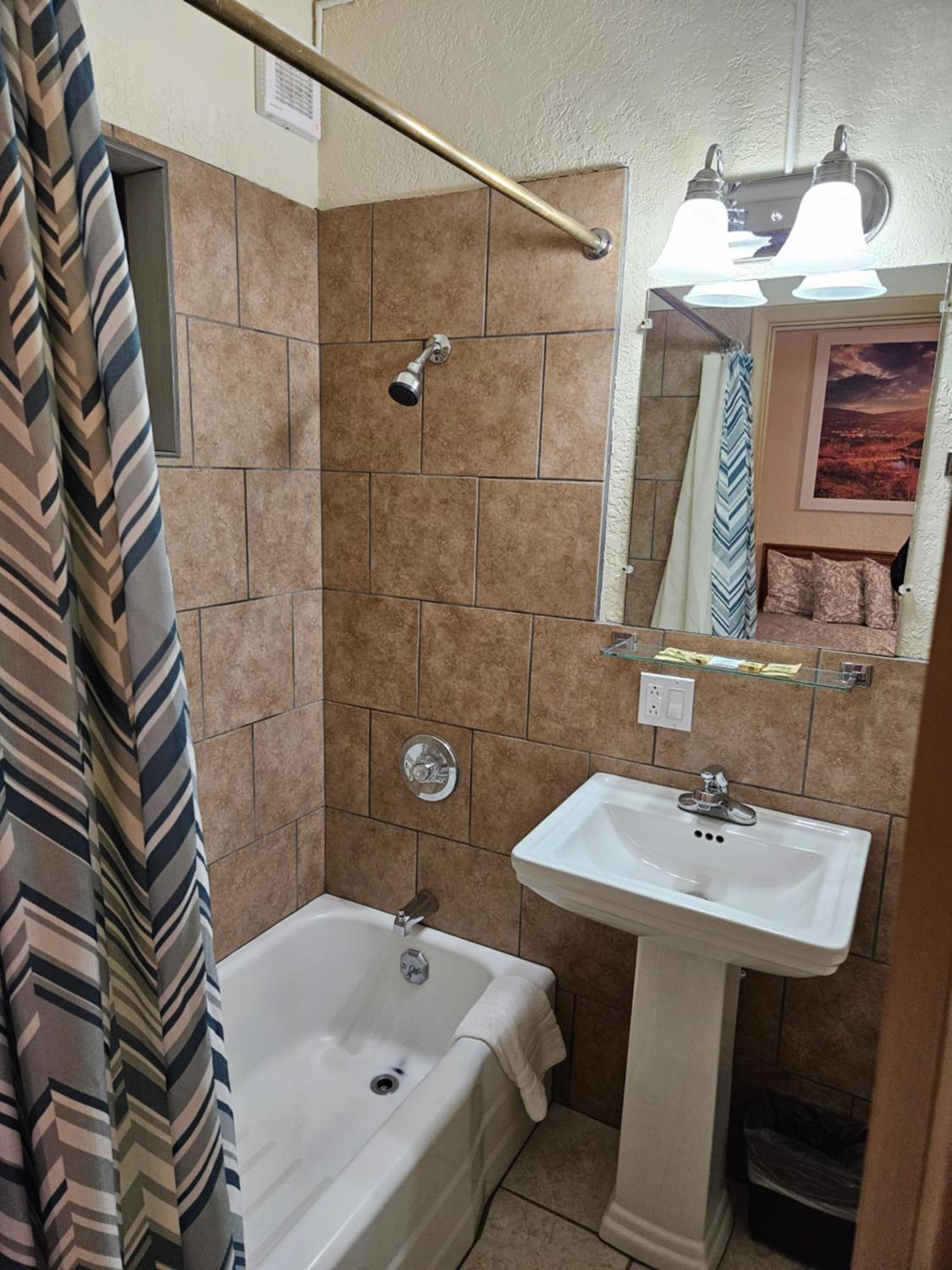 קנון סיטי Travel Inn Motel מראה חיצוני תמונה