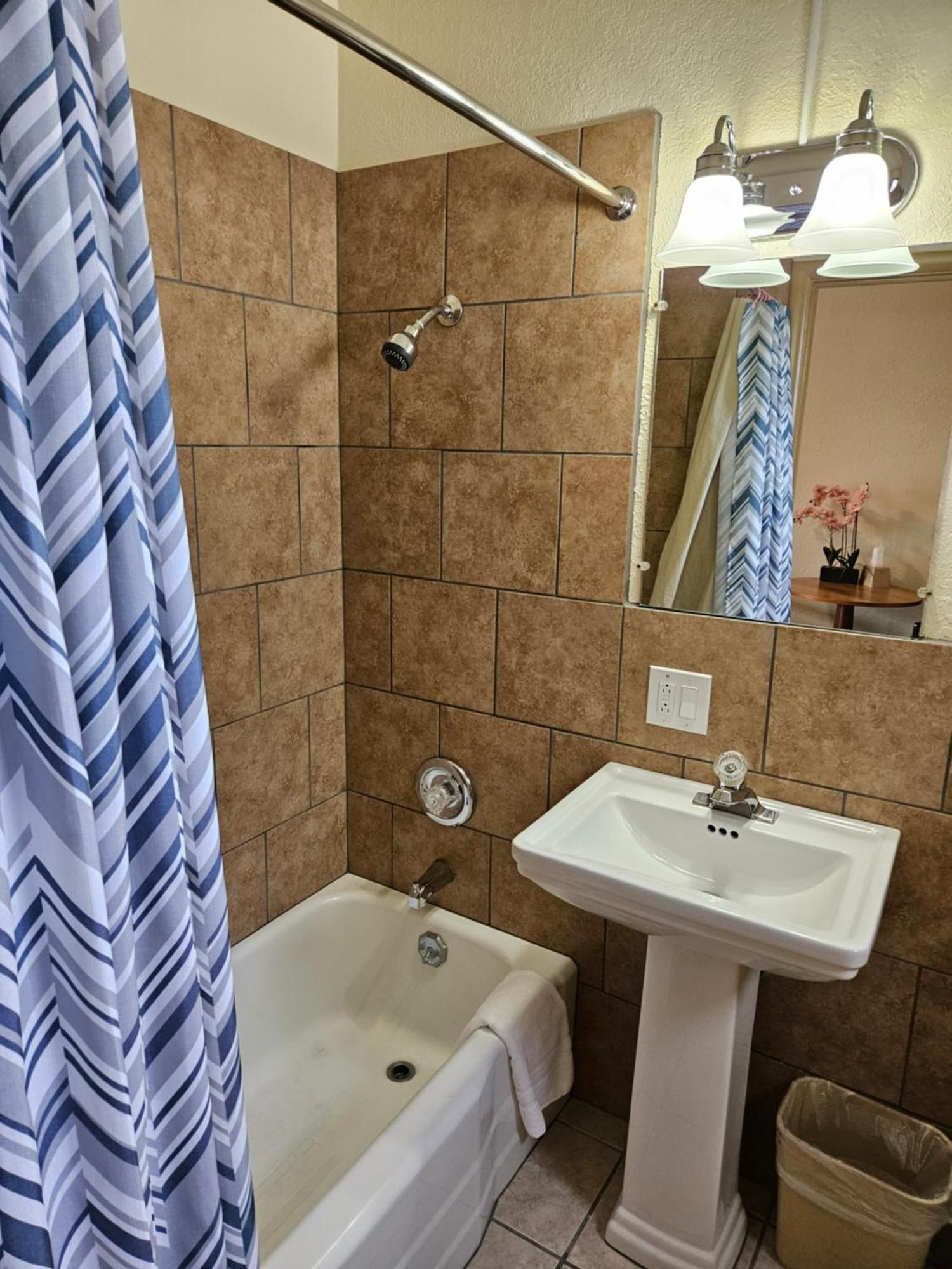 קנון סיטי Travel Inn Motel מראה חיצוני תמונה