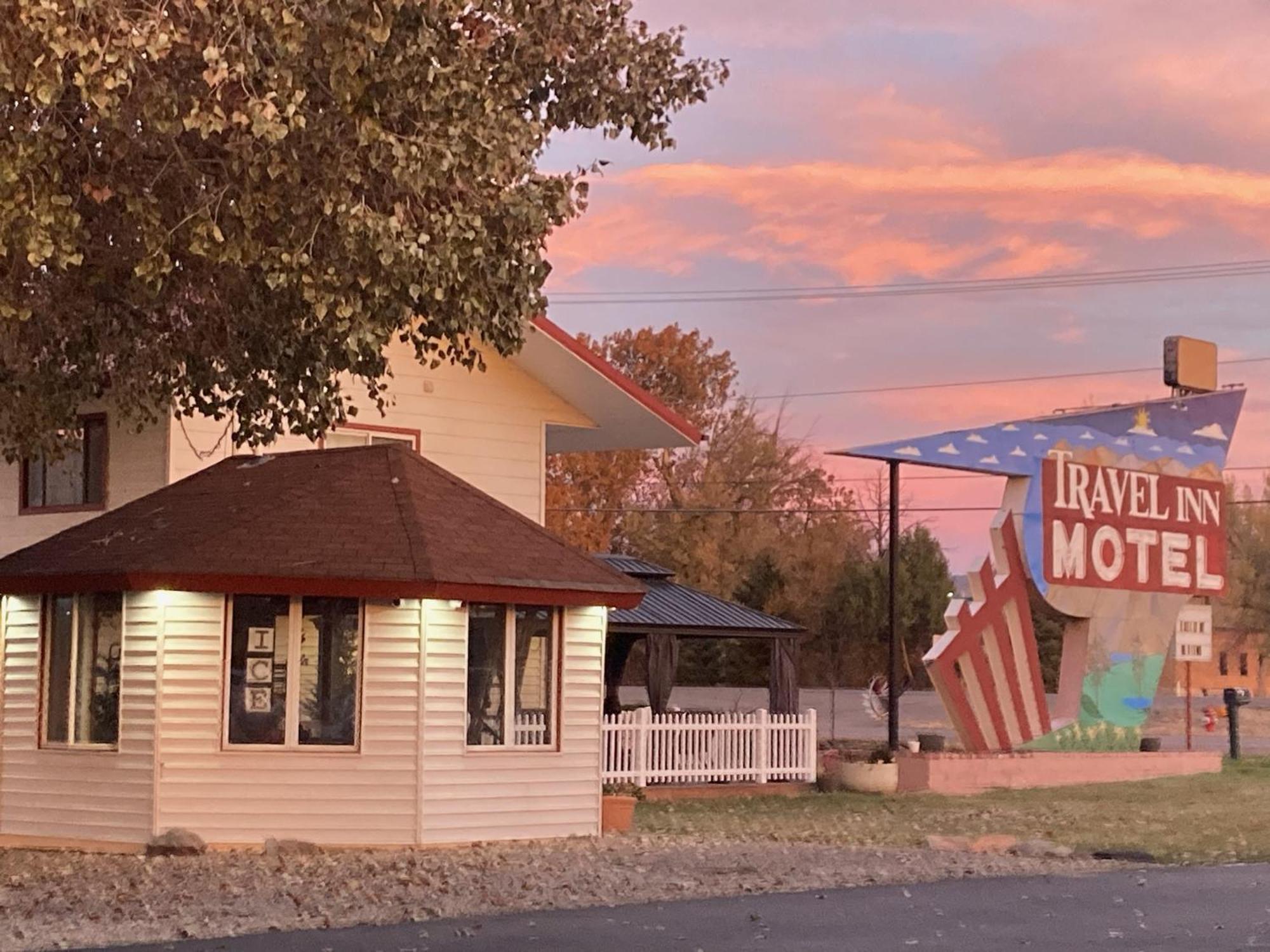 קנון סיטי Travel Inn Motel מראה חיצוני תמונה