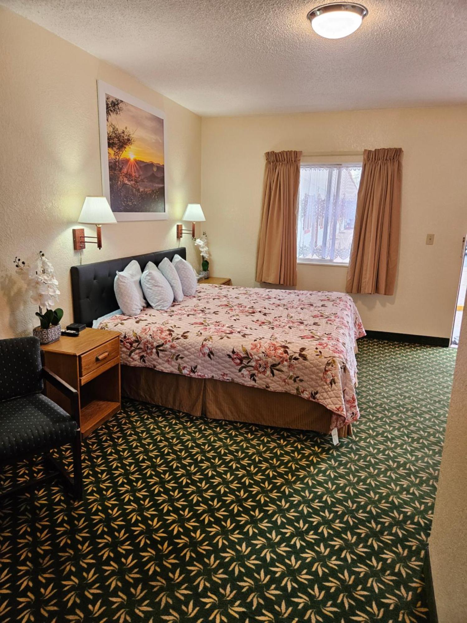 קנון סיטי Travel Inn Motel מראה חיצוני תמונה